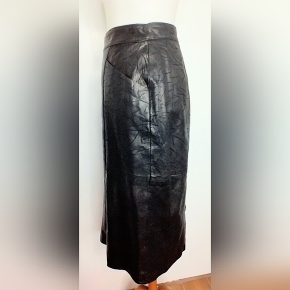 VINTAGE BLACK LEATHER TEXTURED SKIRT - Picture 4 of 14